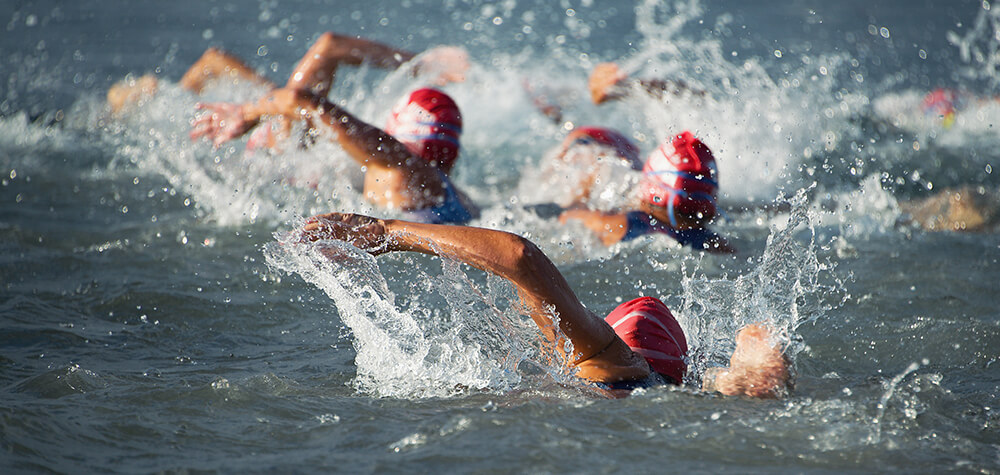 トライアスロンのスイムレース（swim race）のphoto